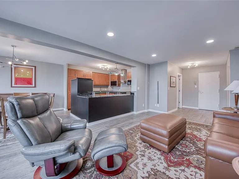 320 Fort Duquesne Blvd #4E — Photo 14