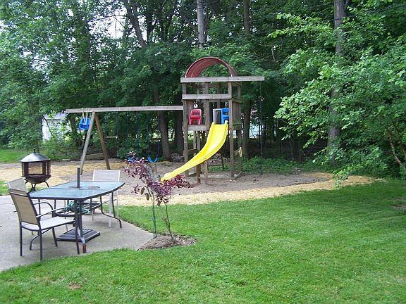3rd image of 136 Beachdale Dr