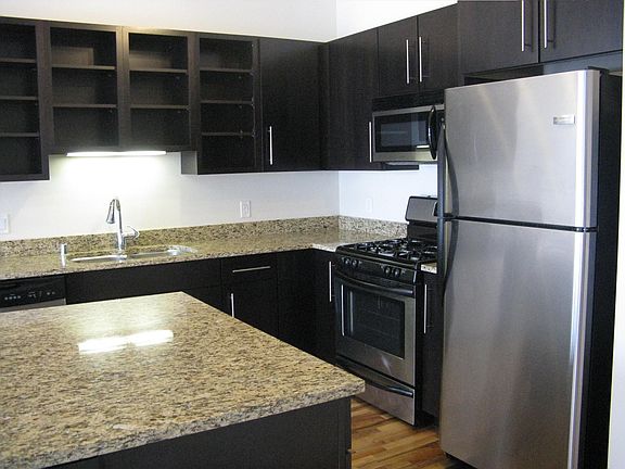 5th image of 1902 N Commerce St APT 315