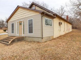 132 Cumberland Ave, Maryland Heights, MO 63043