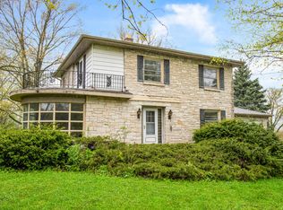 2430 W Oakwood Rd, Oak Creek, WI 53154