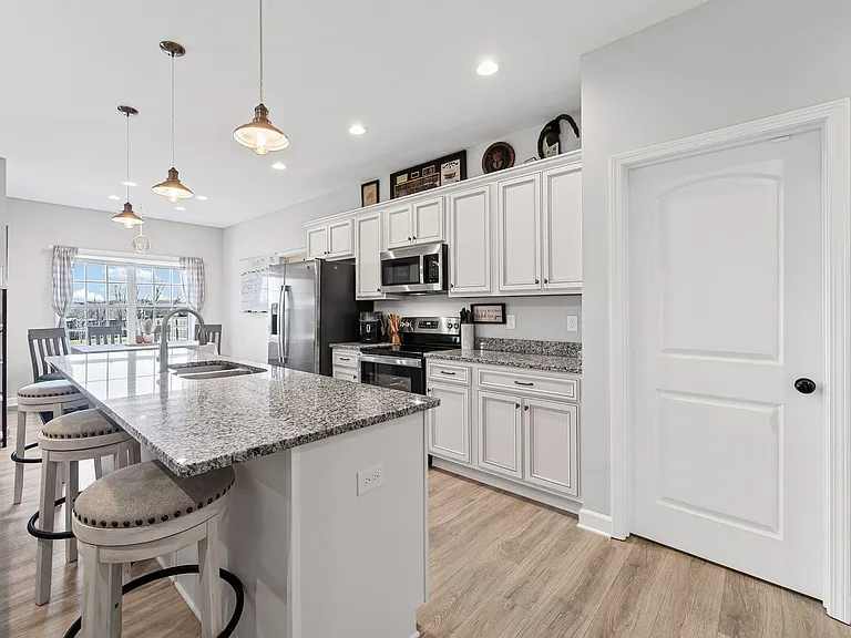 1819 Lexington Ave — Photo 10