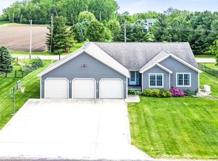 421 Sunset Dr, Colfax, IL 61728