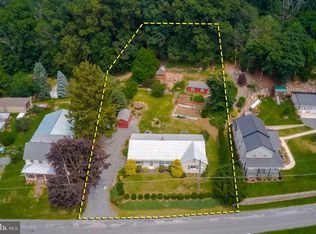 1693 Turkey Hill Rd, East Earl, PA 17519