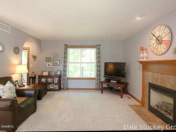 4th image of 9122 Elstner Ave NE