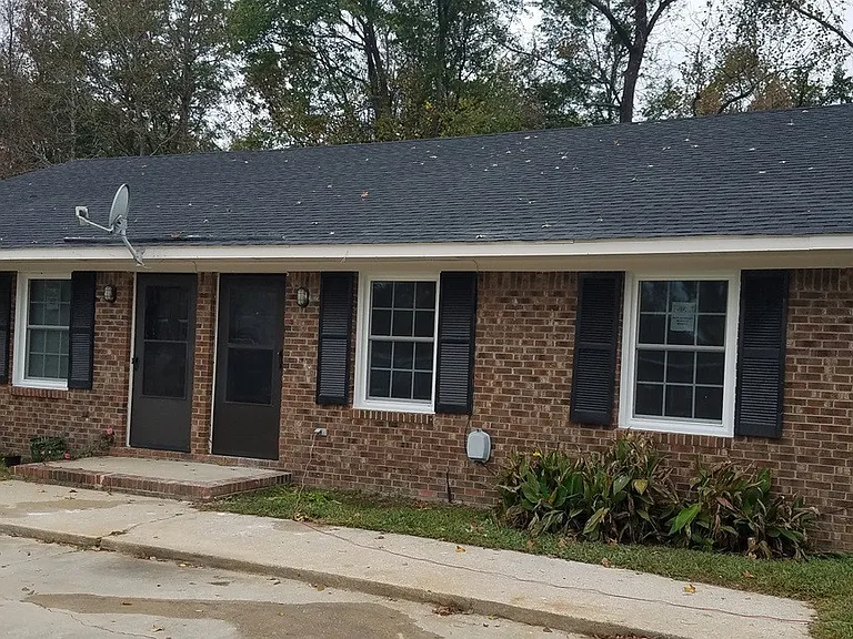 1705 Snowden Dr SE — Photo 1