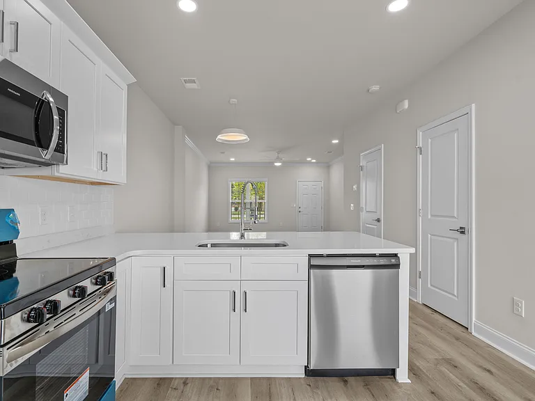 801 Maxine Ct #D — Photo 8