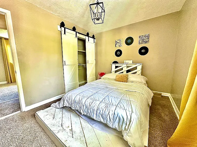3 bed, 960 sqft, $1,650 — Photo 4