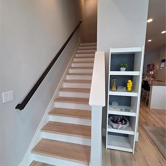 318 Gibson St SE — Photo 3