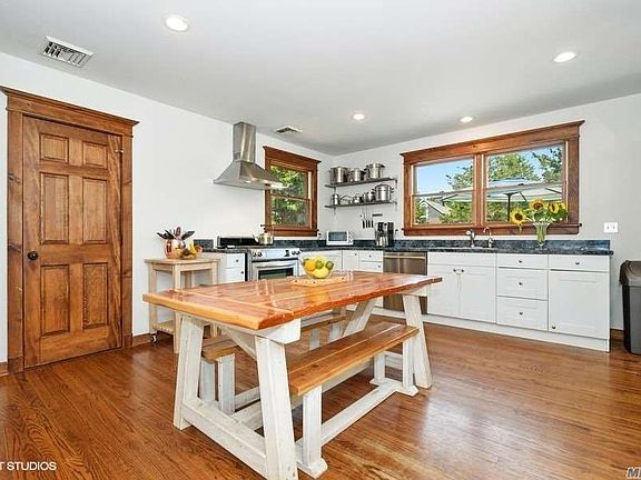 4th image of 242 Manor Ln