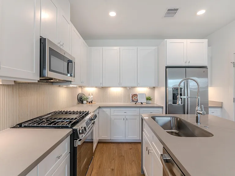 7613 Victory Reserve St — Photo 30