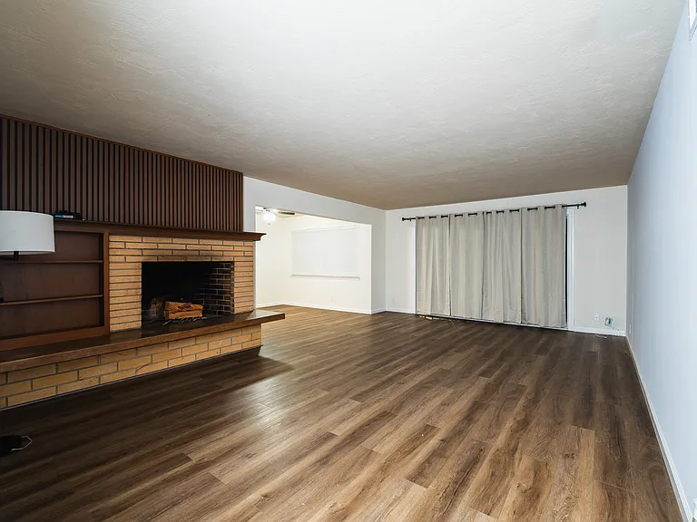 Bellevue Towers Apartments — Photo 8