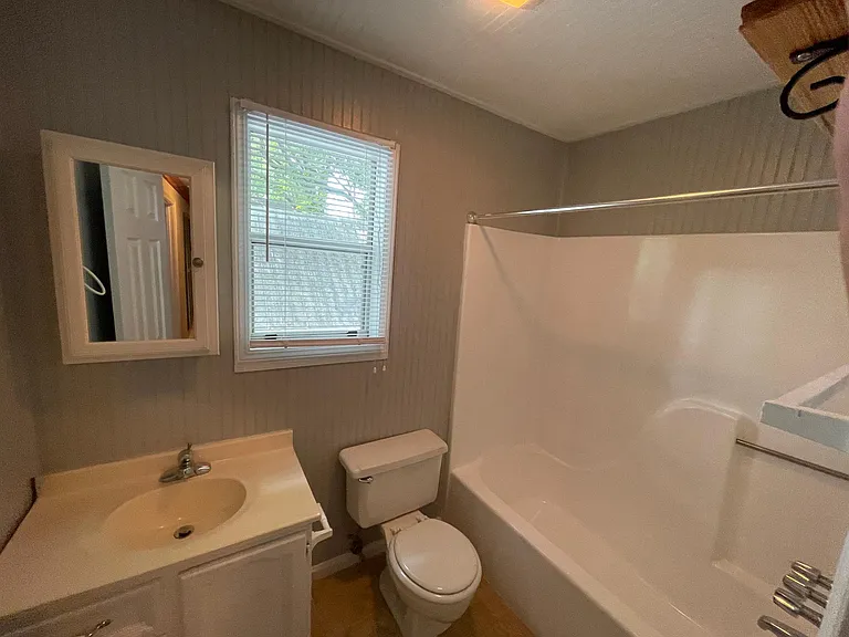 552 Pulaski St — Photo 50