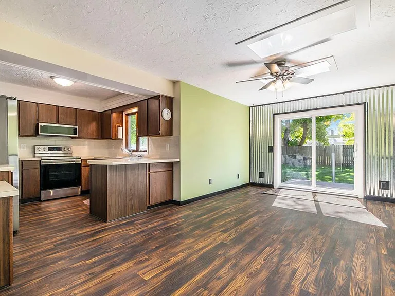 1024 Lakeview Dr — Photo 7