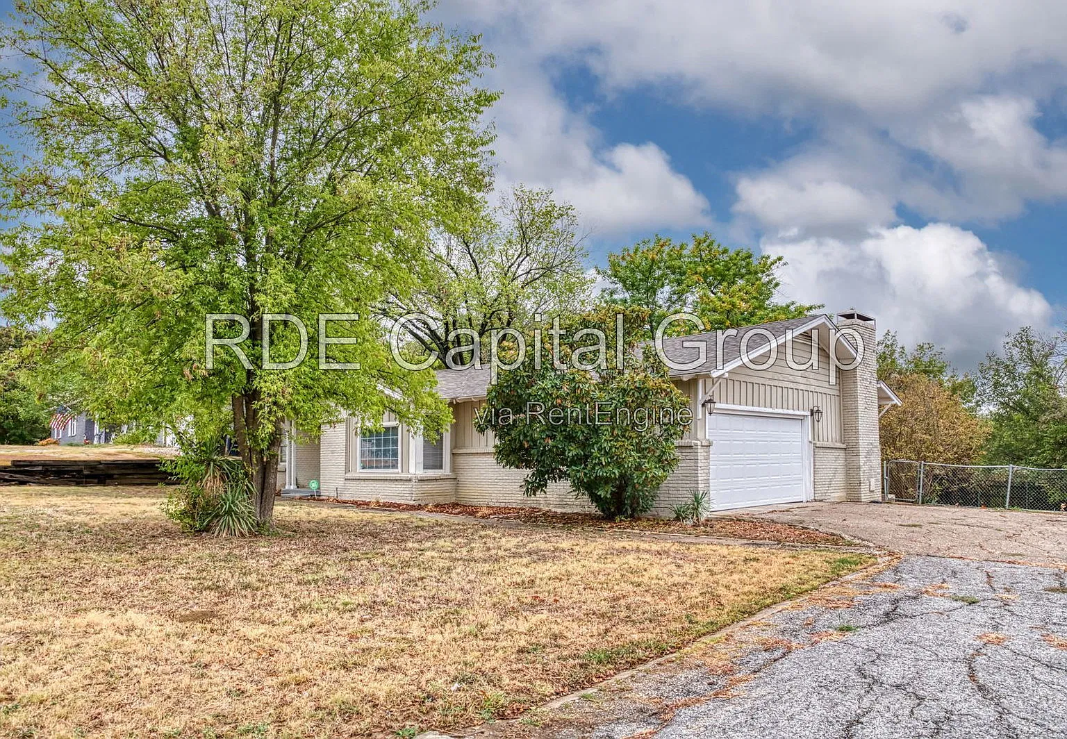 3 bed, 2.0 bath, 1941 sqft, $1,900 — Photo 4