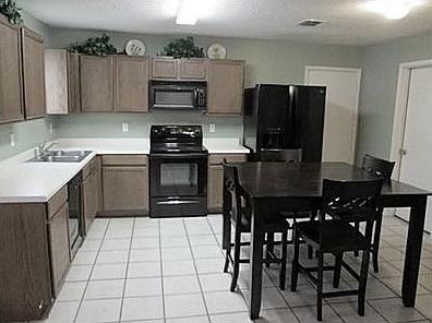 4th image of 2115 Edgewood Dr