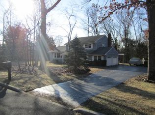247 Oldwoods Rd, Franklin Lakes, NJ 07417