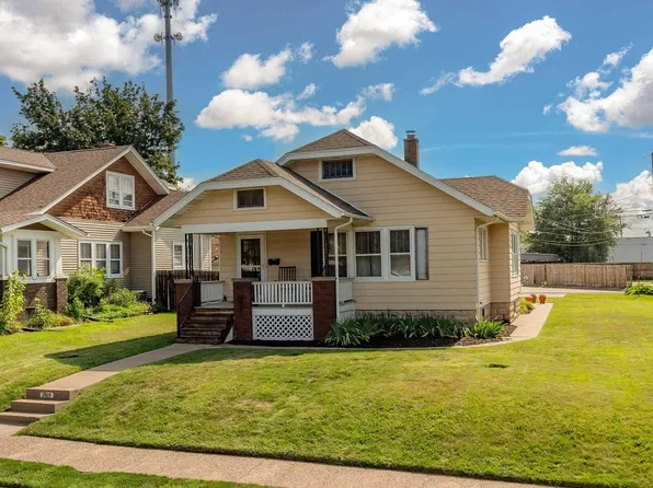 1915 Wilkes Ave, Davenport, IA 52804