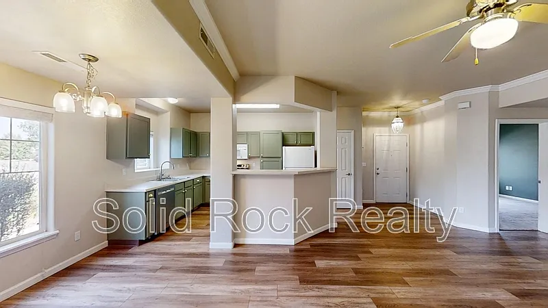 3 bed, 2.0 bath, 1243 sqft, $1,790 — Photo 3
