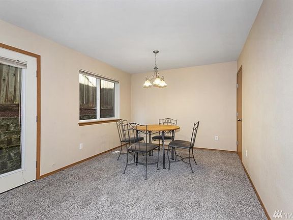 Very large dinning area, it could double as living space.