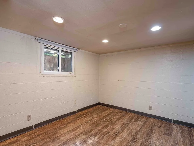 77 W Northwood Ave — Photo 18