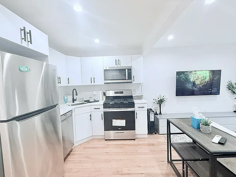 410 Monroe St #GRD — Photo 10