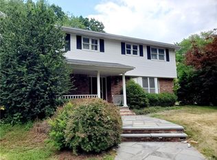 1 Angelus Dr, Garnerville, NY 10923