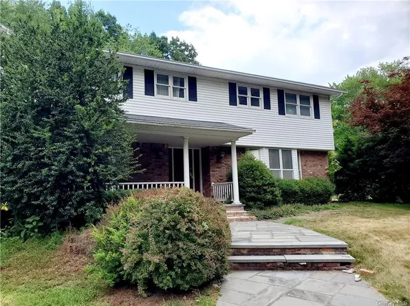 1 Angelus Dr, Garnerville, NY 10923