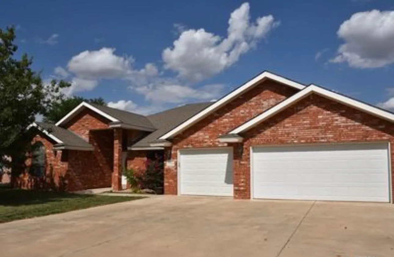 5 bed, 2882 sqft, $2,295 — Photo 1