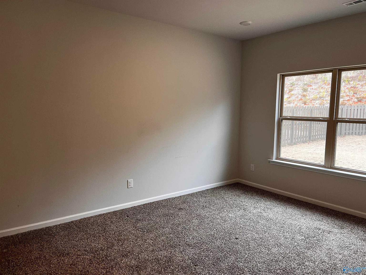 4 bed, 2.0 bath, 1884 sqft, $2,000 — Photo 4