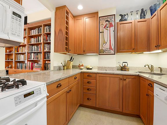 4th image of 467 W 22nd St APT F