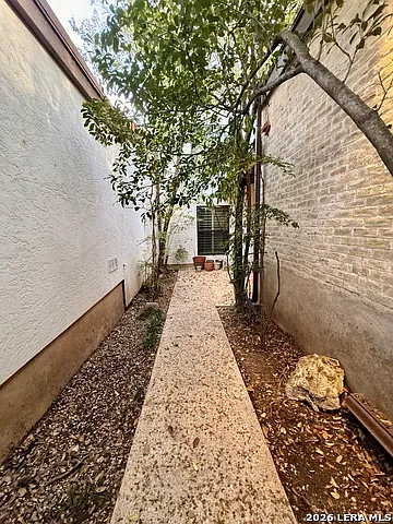4 bed, 4.5 bath, 1724 sqft, $2,200 — Photo 3