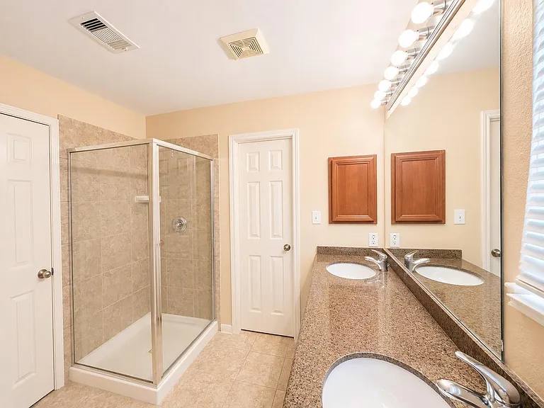 9104 N Green River Dr #E — Photo 21