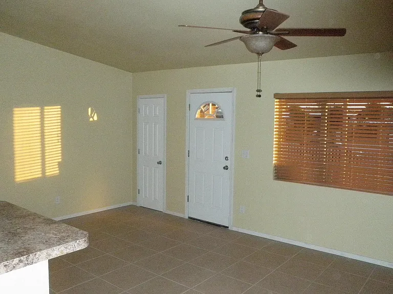 815 E Linden St — Photo 4