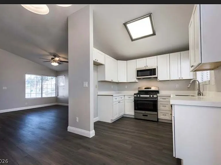 1012 Holliston Cir — Photo 2