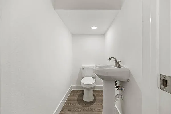 4512 Noble St — Photo 8