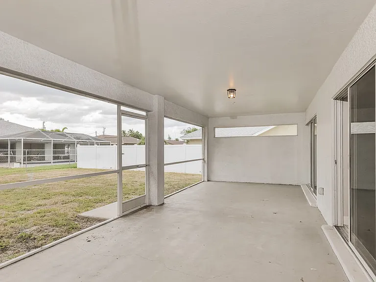 1110 SE 20th Ct — Photo 15