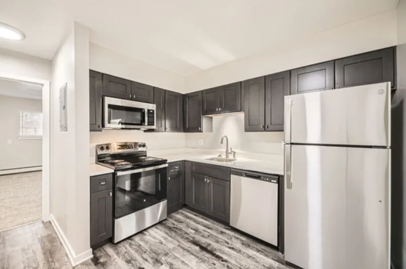 Move In Special! $0 Deposit $0 App Fee! — Photo 4