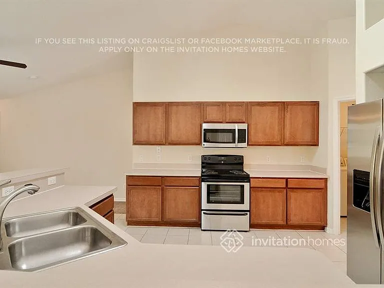 2090 SW Capeador St — Photo 8