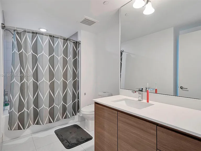460 NE 28th St #3403 — Photo 10