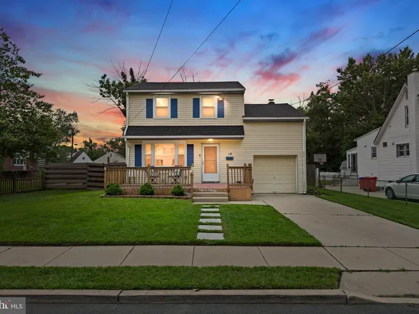 19 S Hilltop Ave, Somerdale, NJ 08083