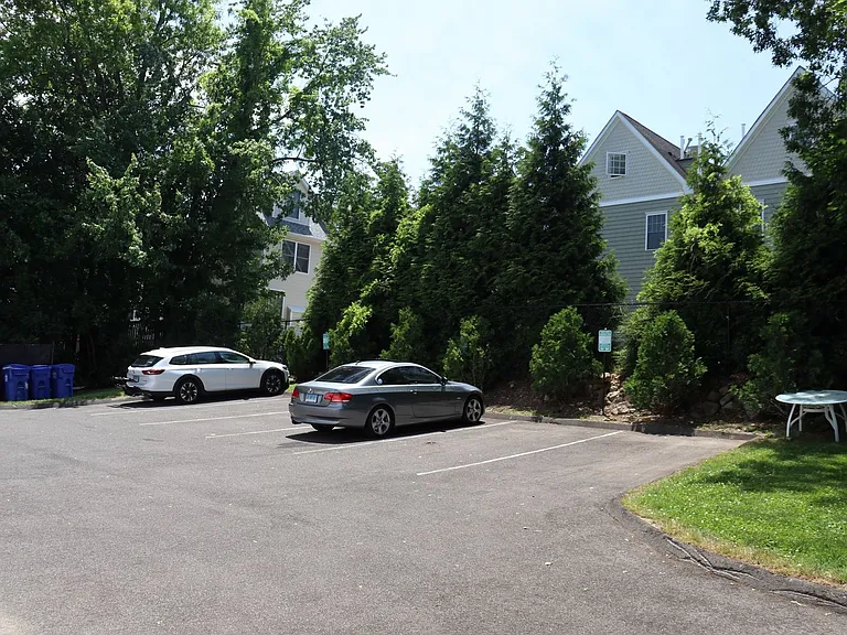 39 Glenwood Ave — Photo 30