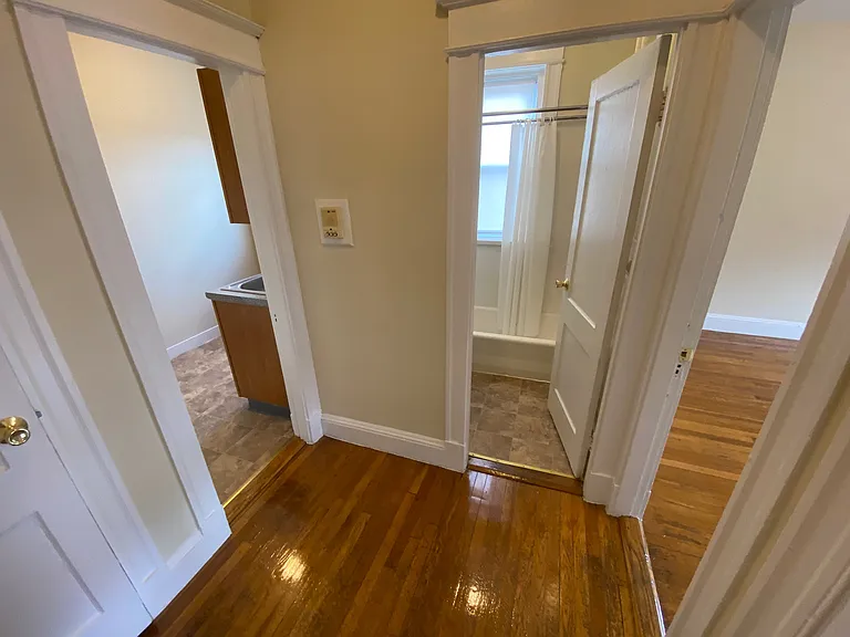 68 Woodstock Ave. — Photo 14