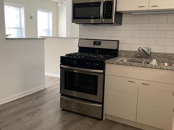 5th image of 1238 W Rosemont Ave