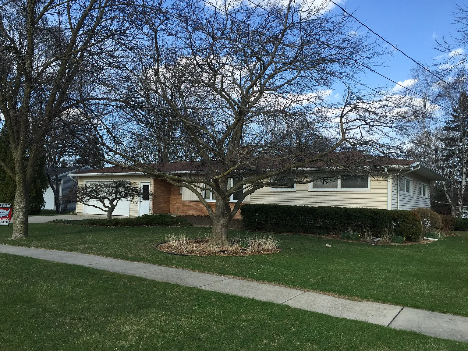 303 Southlawn Dr photo 1