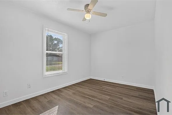 541 NW King St — Photo 14