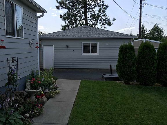 4th image of 1208 W Rosewood Ave