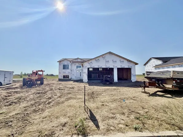 155 Mulberry Loop NE, Minot, ND 58703