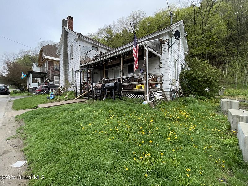 3rd image of 24-26 E State Street