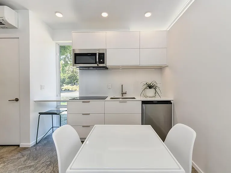 2435 Binnen Ln #201 — Photo 4